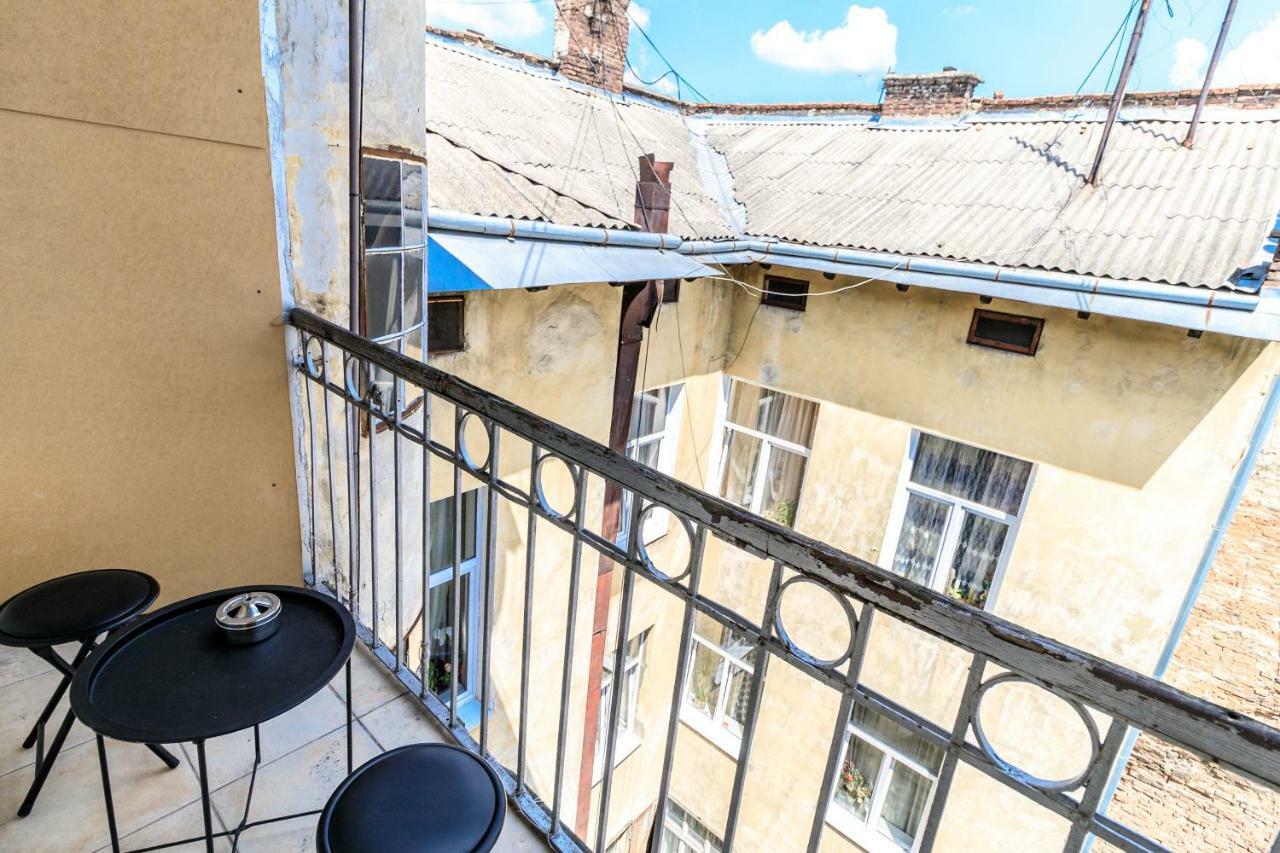 Near Park Franka Apartment Lviv Exterior photo